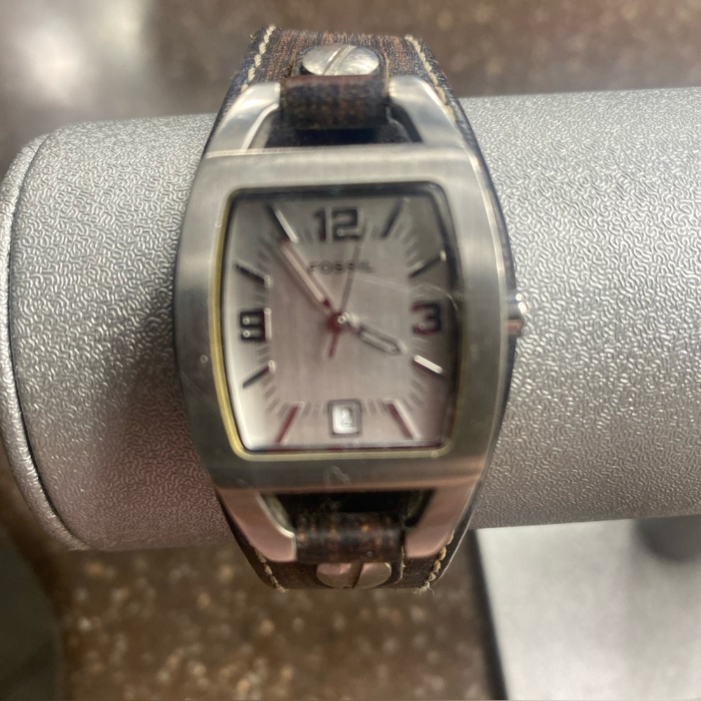 Women’s Fossil Watch with Brown Leather Band.